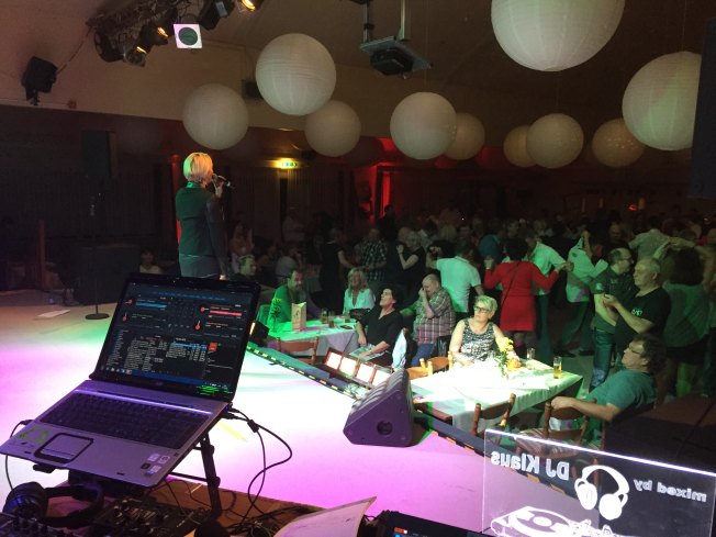 DJ Klaus mit Tanja Lasch im Schaukellkeller Partyhaus Landsknecht